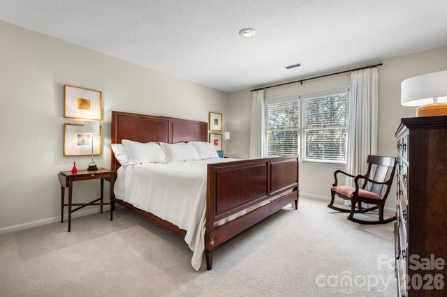 1961 5th Street Lane NW, Hickory, NC 28601