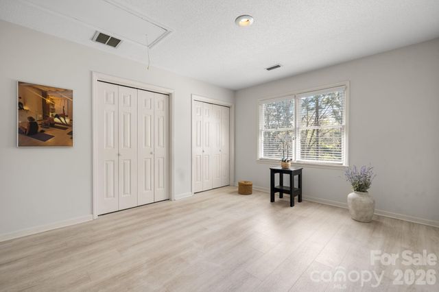 1961 5th Street Lane NW, Hickory, NC 28601