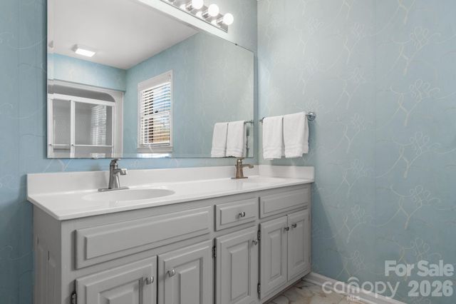 1961 5th Street Lane NW, Hickory, NC 28601