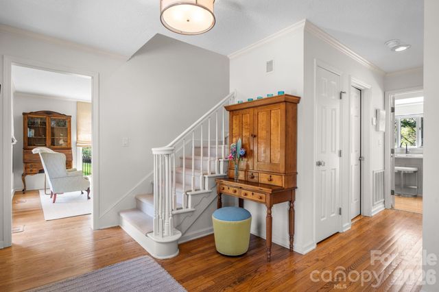 1961 5th Street Lane NW, Hickory, NC 28601