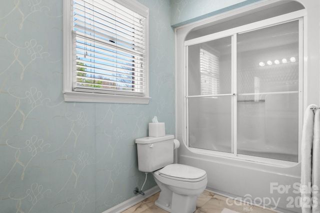 1961 5th Street Lane NW, Hickory, NC 28601