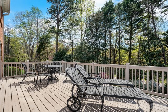 1961 5th Street Lane NW, Hickory, NC 28601