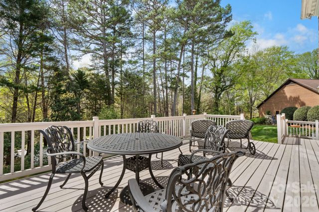 1961 5th Street Lane NW, Hickory, NC 28601