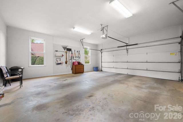 1961 5th Street Lane NW, Hickory, NC 28601