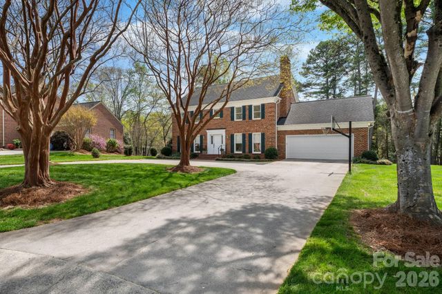 1961 5th Street Lane NW, Hickory, NC 28601
