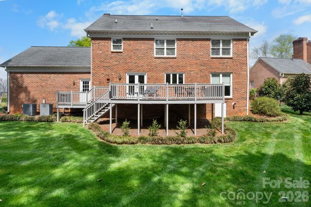 1961 5th Street Lane NW, Hickory, NC 28601