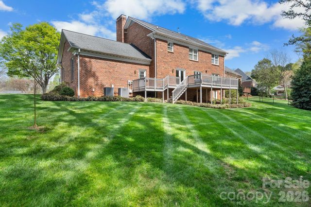 1961 5th Street Lane NW, Hickory, NC 28601