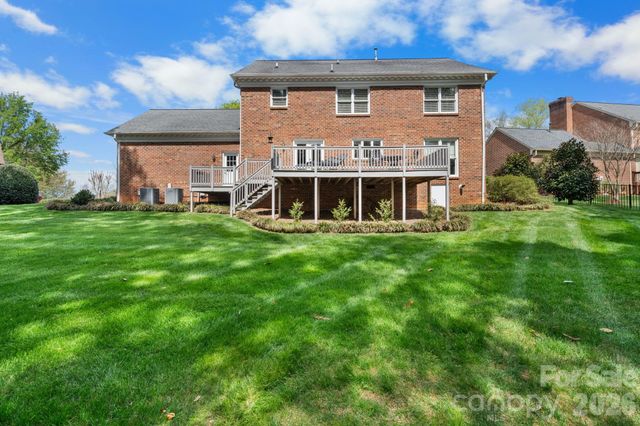 1961 5th Street Lane NW, Hickory, NC 28601