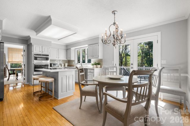 1961 5th Street Lane NW, Hickory, NC 28601
