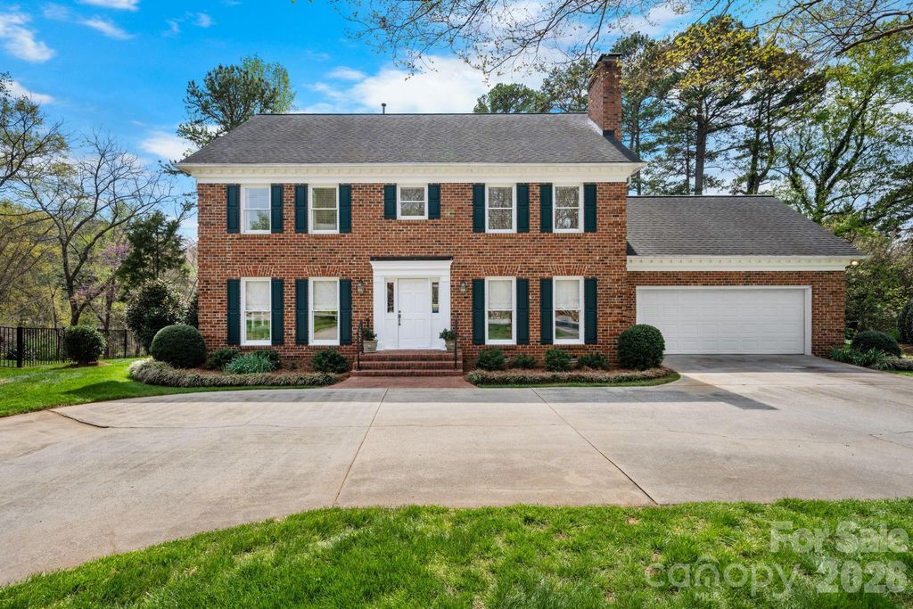 1961 5th Street Lane NW, Hickory, NC 28601