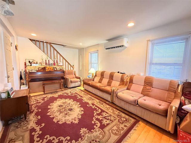 24580 61st Avenue 2 Fl, Little Neck, NY 11362