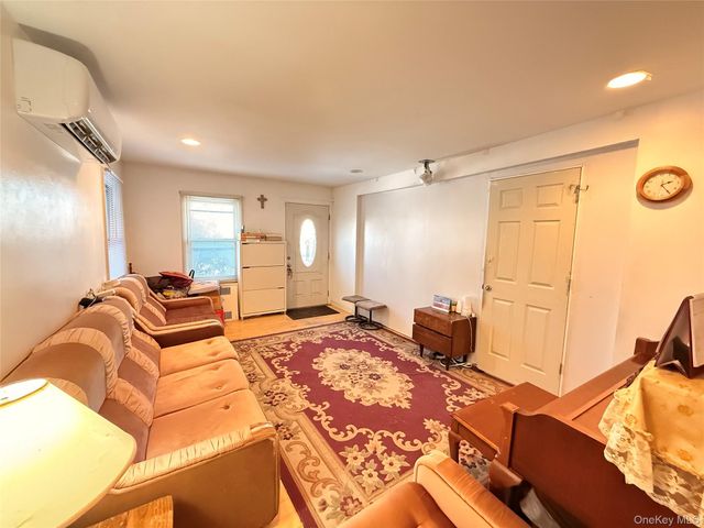 24580 61st Avenue 2 Fl, Little Neck, NY 11362