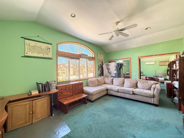 24580 61st Avenue 2 Fl, Little Neck, NY 11362