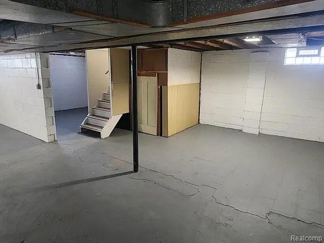 24901 New York Street, Dearborn, MI 48124