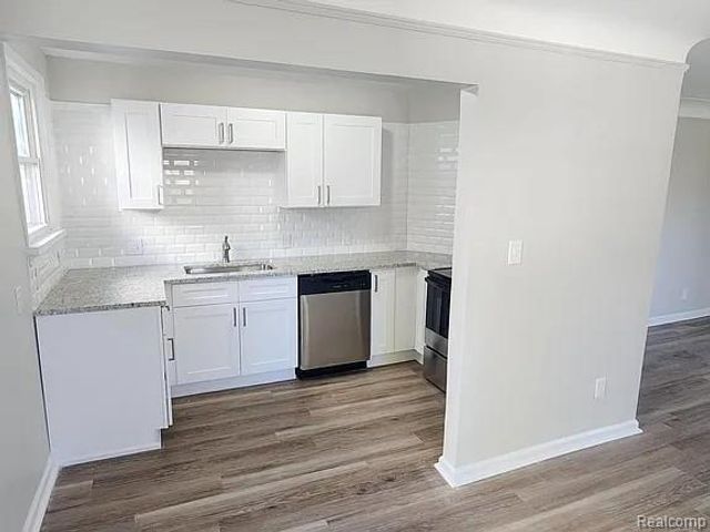 24901 New York Street, Dearborn, MI 48124