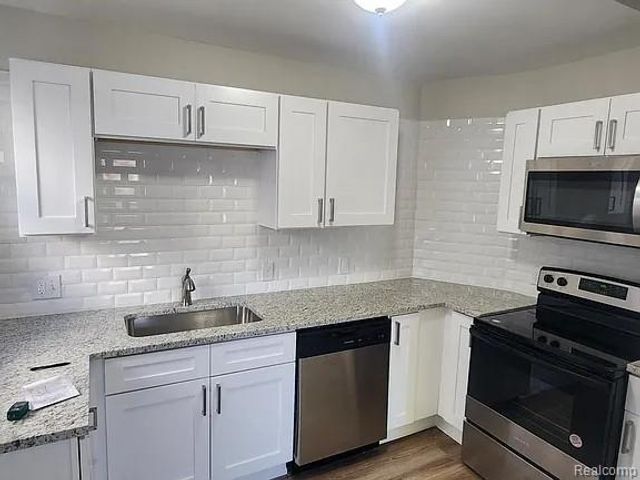 24901 New York Street, Dearborn, MI 48124