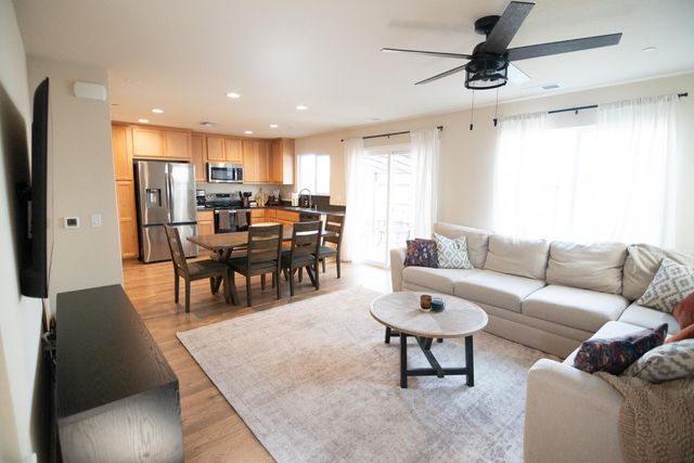 430 Peppercorn Dr, Turlock, CA 95380