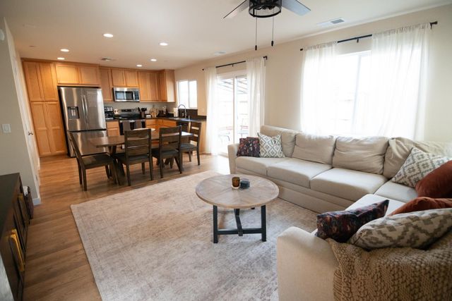 430 Peppercorn Dr, Turlock, CA 95380