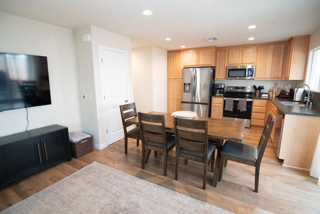 430 Peppercorn Dr, Turlock, CA 95380