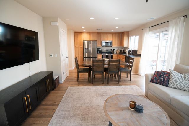 430 Peppercorn Dr, Turlock, CA 95380