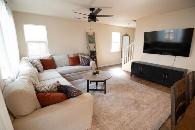 430 Peppercorn Dr, Turlock, CA 95380
