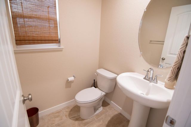 430 Peppercorn Dr, Turlock, CA 95380