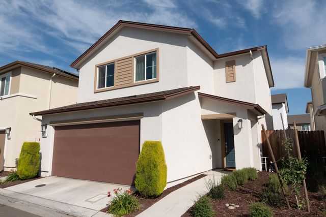 430 Peppercorn Dr, Turlock, CA 95380