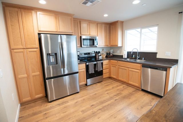430 Peppercorn Dr, Turlock, CA 95380