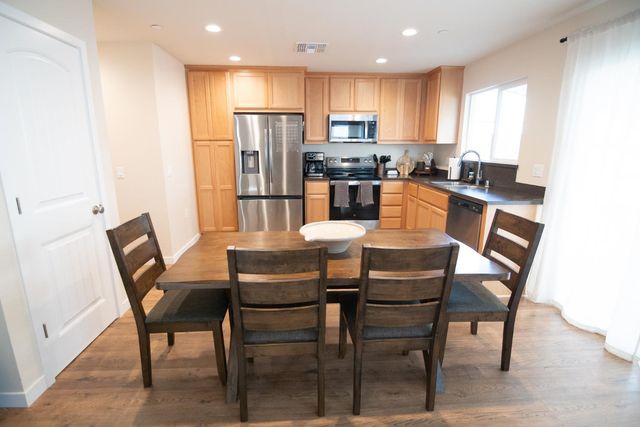 430 Peppercorn Dr, Turlock, CA 95380