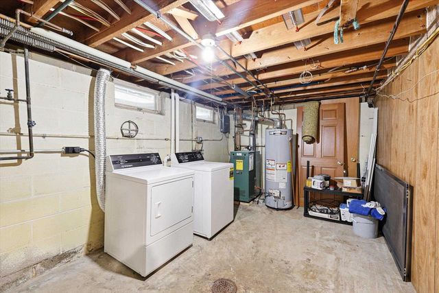 2077 TRUE LANE, Green Bay, WI 54313