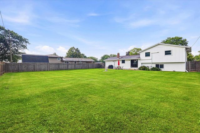 2077 TRUE LANE, Green Bay, WI 54313