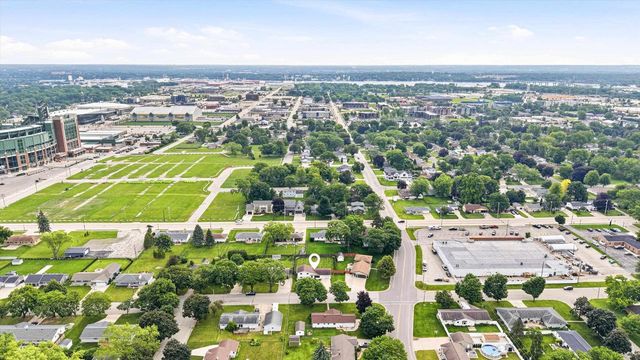 2077 TRUE LANE, Green Bay, WI 54313