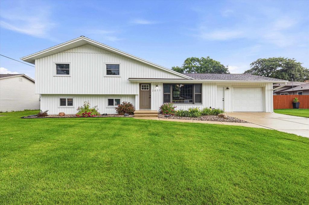 2077 TRUE LANE, Green Bay, WI 54313