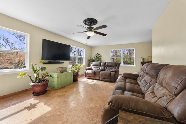 33239 Thompson Road, Afton, OK 74331