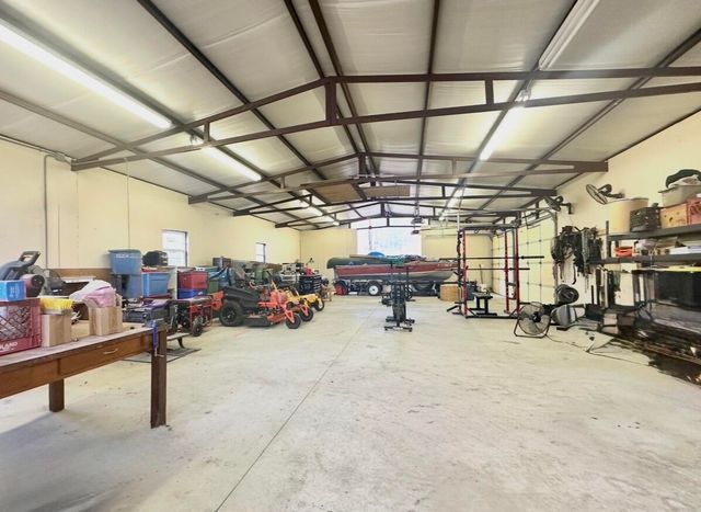 33239 Thompson Road, Afton, OK 74331