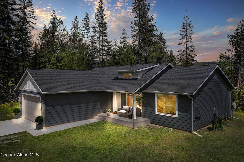 1279 Gypsy Bay Road, Sagle, ID 83860