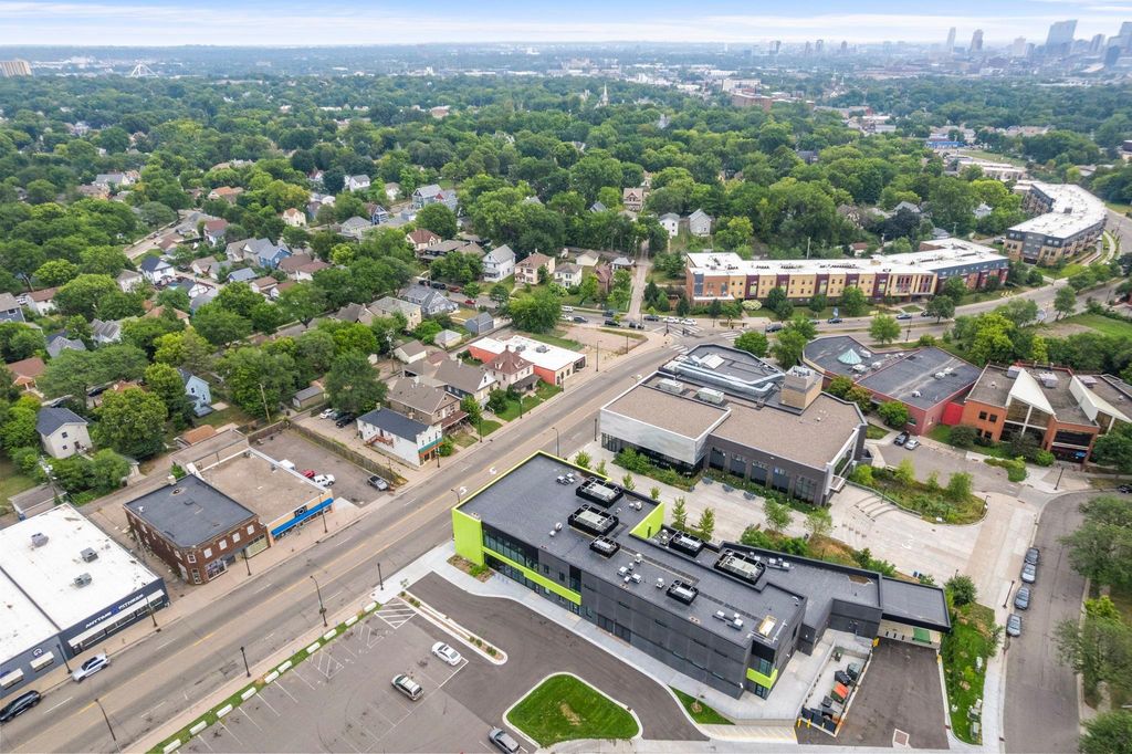 2038 W Broadway Avenue, Minneapolis, MN 55411 — photo 2