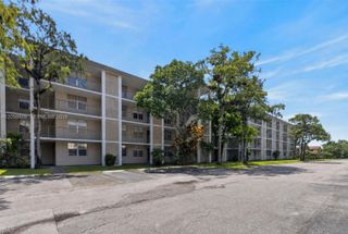 2900 NW 48th Ter 310, Lauderdale Lakes, FL 33313