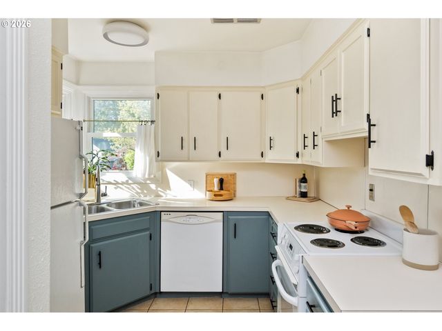 6430 Ne HANCOCK St, Portland, OR 97213