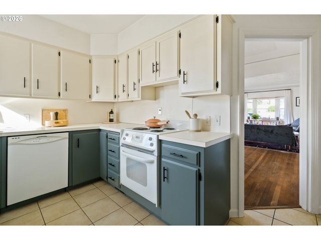 6430 Ne HANCOCK St, Portland, OR 97213