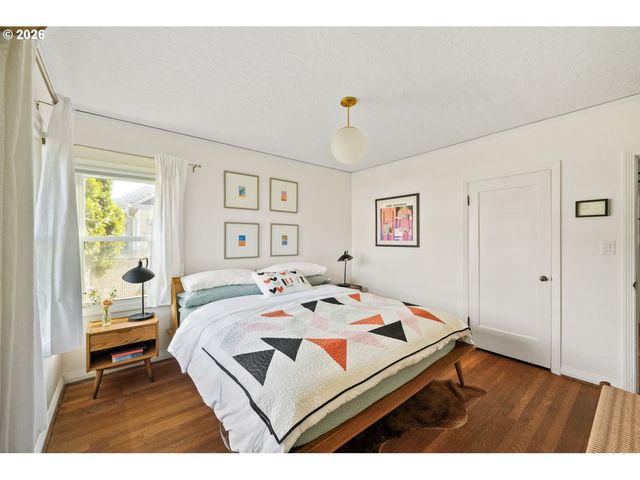 6430 Ne HANCOCK St, Portland, OR 97213