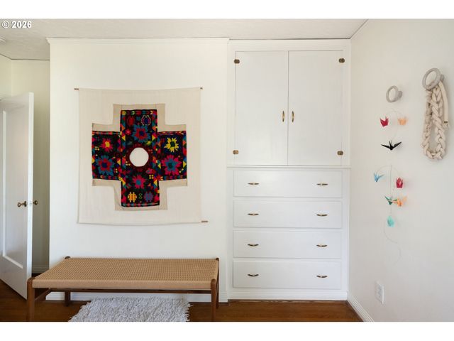 6430 Ne HANCOCK St, Portland, OR 97213