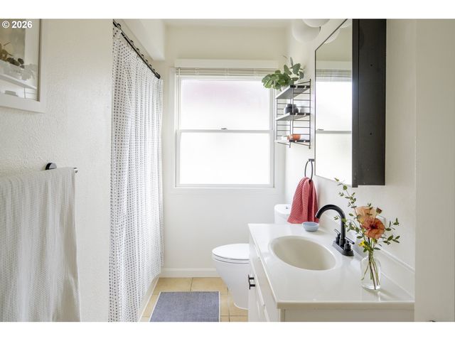 6430 Ne HANCOCK St, Portland, OR 97213