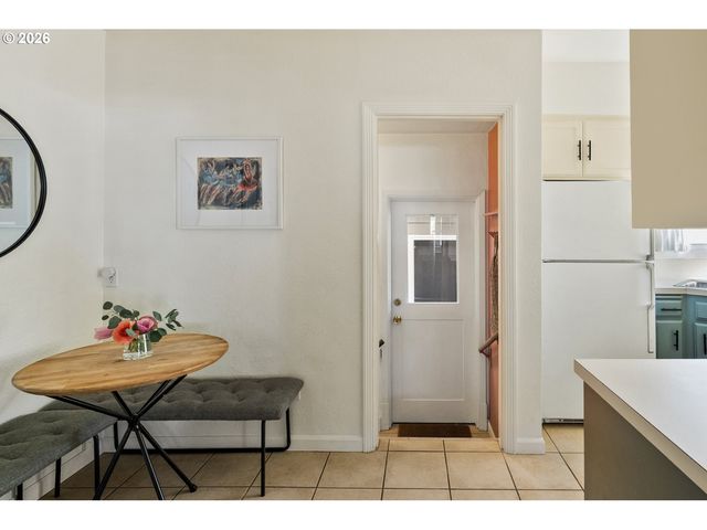 6430 Ne HANCOCK St, Portland, OR 97213