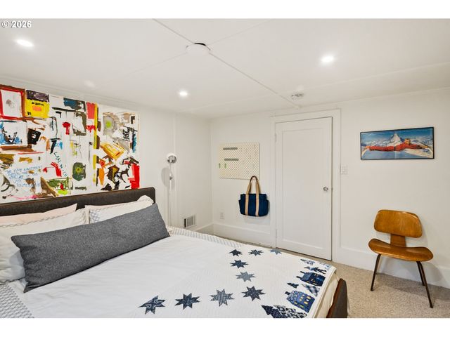 6430 Ne HANCOCK St, Portland, OR 97213