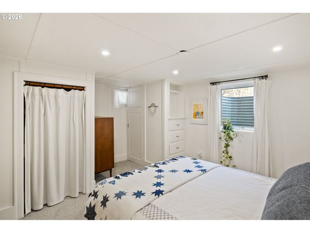 6430 Ne HANCOCK St, Portland, OR 97213