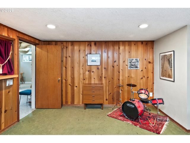 6430 Ne HANCOCK St, Portland, OR 97213