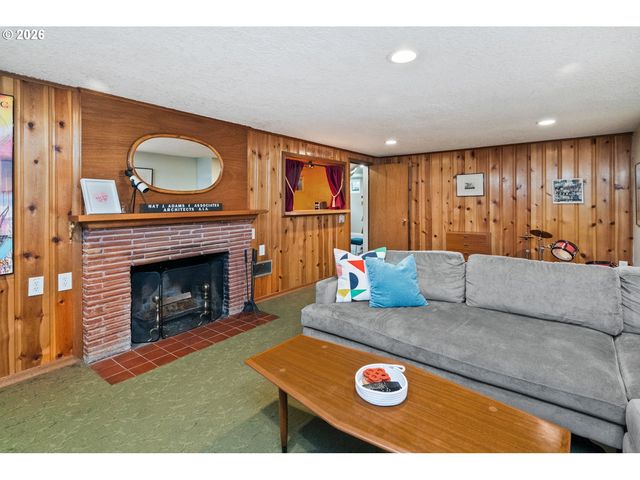 6430 Ne HANCOCK St, Portland, OR 97213