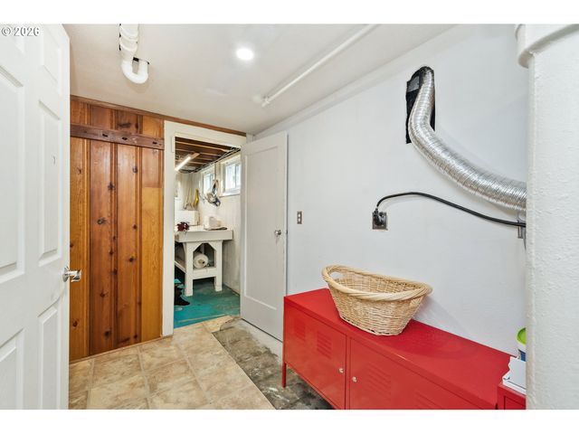 6430 Ne HANCOCK St, Portland, OR 97213