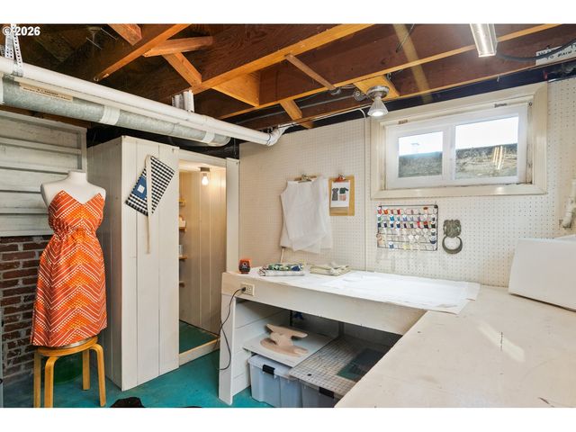 6430 Ne HANCOCK St, Portland, OR 97213